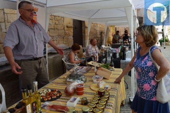 Charlas, cocina en directo y degustaciones intentan sacar del ostracismo a la trufa de verano en Belmonte