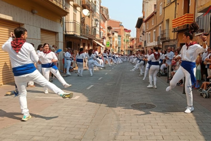 La procesión de  San Roquico y los gigantes y cabezudos despiden las fiestas