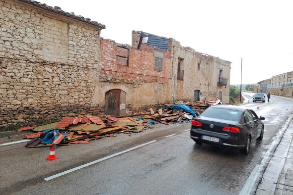 Una tormenta de viento, lluvia y piedra afecta tejados y árboles en Matarraña y Bajo Aragón