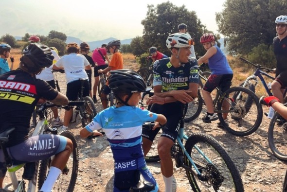 Los jóvenes de Mora de Rubielos invaden las pistas con sus bicicletas