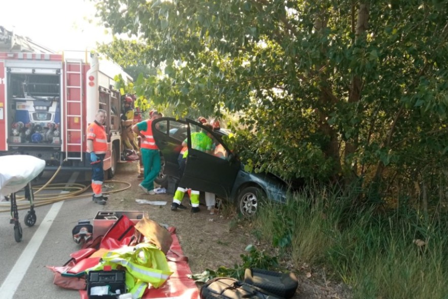 Herida una mujer al salirse de la vía su coche en Cella