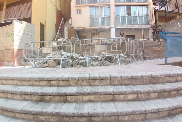 El Ayuntamiento de Teruel tira un muro municipal en el callejón del Gato por su mal estado