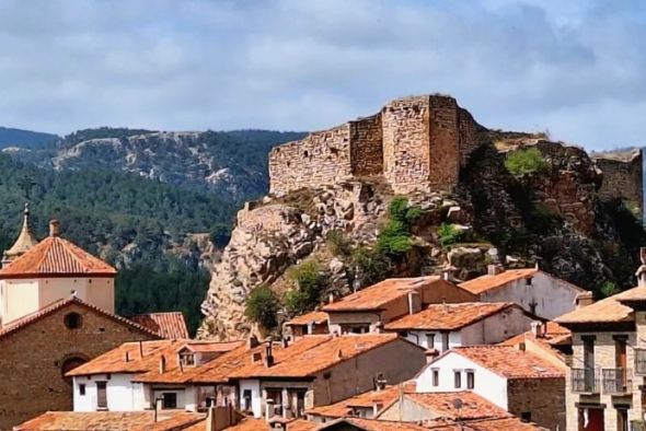 El IX Día de los Castillos de Teruel  se celebra en Linares de Mora  para poner en valor su fortaleza