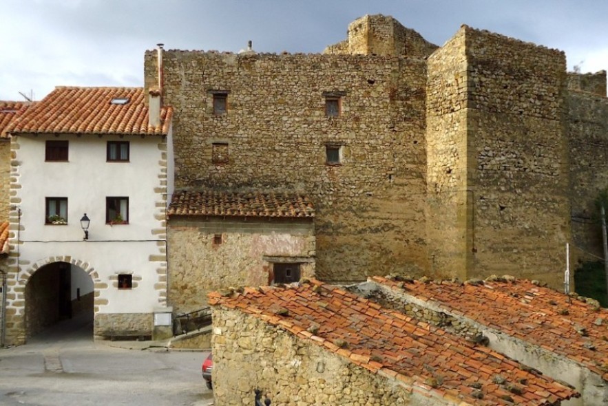 Linares de Mora: un rico patrimonio con  castillos, murallas y masías fortificadas