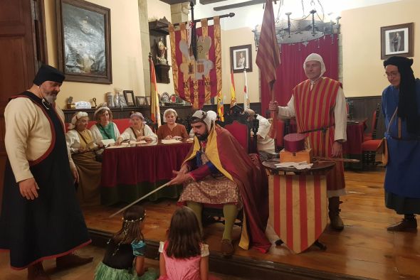 Rubielos puso fin a la fiesta con la nominación de infantes como caballeros y damas de Corte
