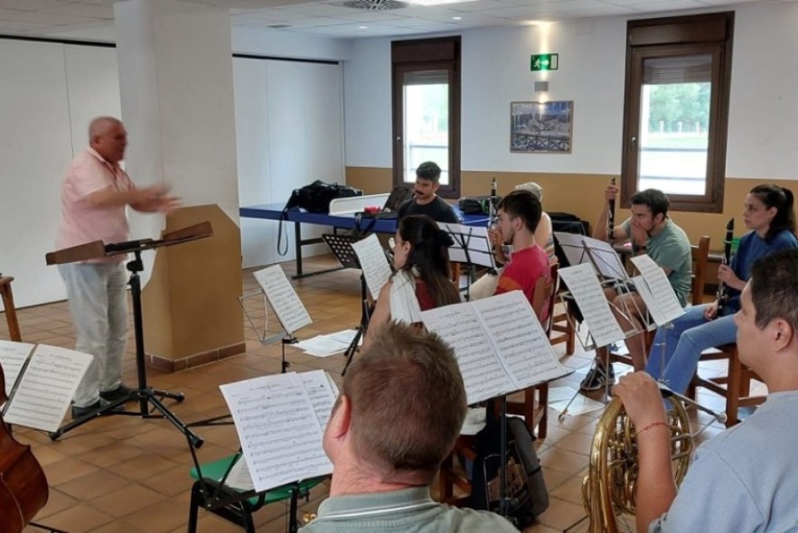 Dieciséis músicos disfrutan de una semana formativa en Alcalá de la Selva