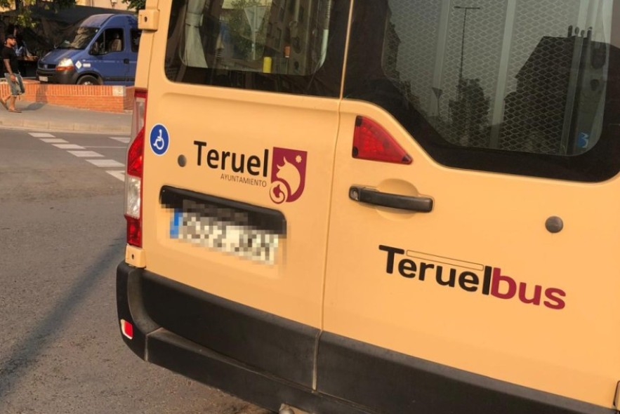 El servicio a demanda del bus a Caudé se completa en días de verano