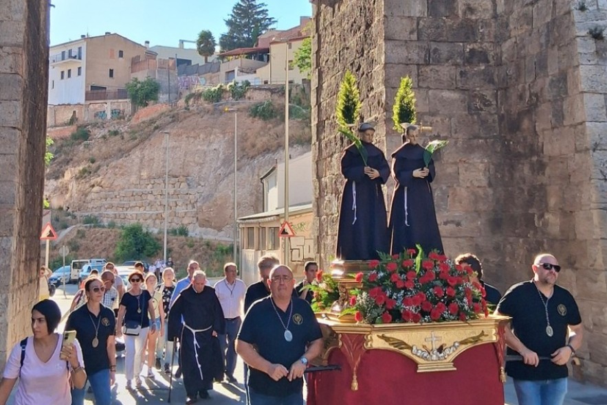 Teruel cumple con la tradición y los Santos Mártires recorre las calles de su ciudad