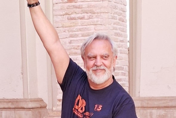 Enrique del Pozo, artista y padrino de uno de los equipos del VIII Rally Desafío Buñuel: “En este país a mucha gente  le importa una mierda la cultura porque también hace daño”