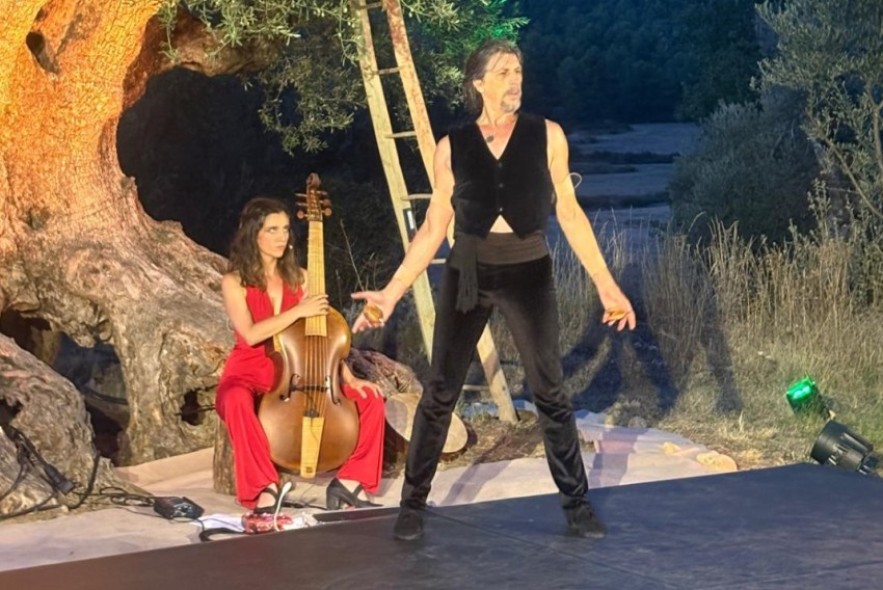 Miguel Ángel Berna y Pilar Almalé llevan ‘Entre Oliveras’ a Las Parras