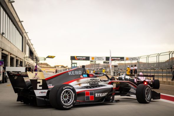 Motorland reúne a 4.000 aficionados en su estreno en la agenda de la Ultimate Cup
