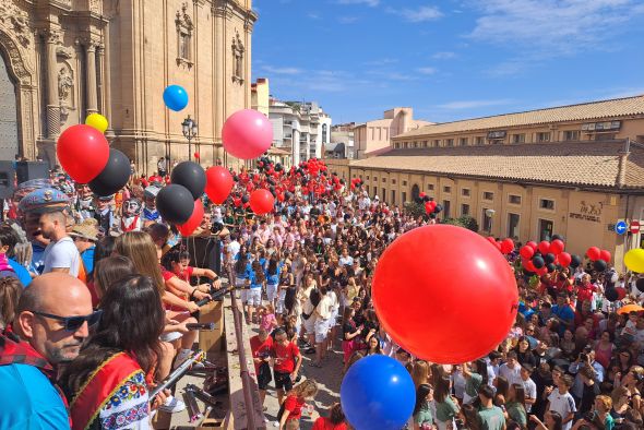 Alcañiz prende la fiesta e incorpora a ‘la Julia’ para comer, beber y conversar mejor