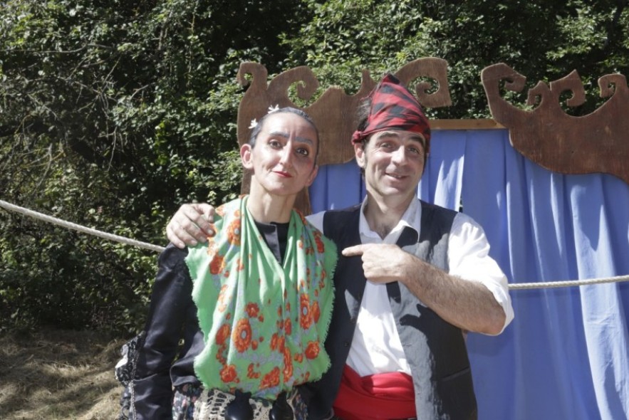 Noche Diéguez y Javier Franco, artistas circenses y joteros: “Nos encanta esta provincia porque se nota que en los pueblos hay una vida muy auténtica”