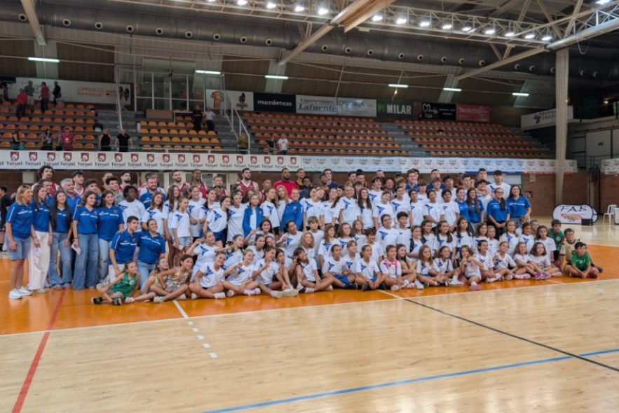 El Valencia Basket domina y se  lleva el V Memorial Pepe Lanzuela