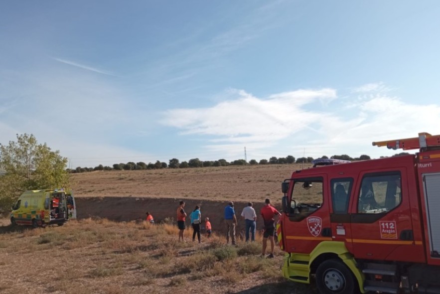 Bomberos de la DPT rescatan a un senderista herido tras caer a una rambla en Concud