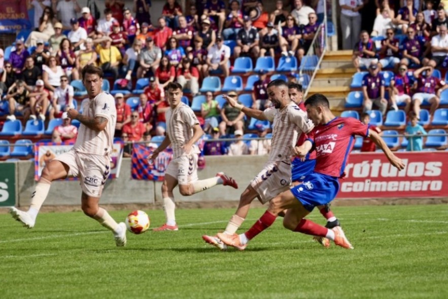 El Teruel rescata un punto ante el Eldense (1-1) en otro duelo mediatizado por el VAR