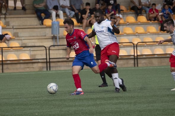 Un córner directo y un penalti dejan al Teruel B sin puntuar en Fuentes (2-0)