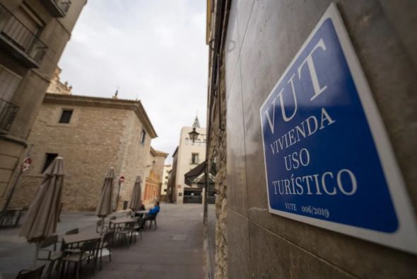 La alcaldesa pone en duda que los pisos turísticos ilegales se vayan a incorporar al mercado de alquiler