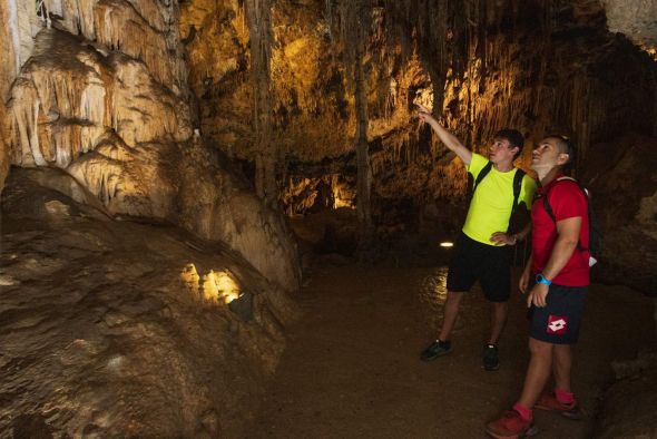 Un 34% de los visitantes a las Grutas de Cristal gastan entre 26 y 50 euros y el 23% entre 51 y 100