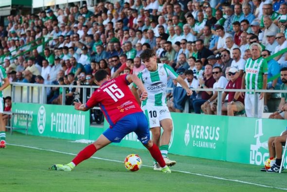 El CD Teruel debe conformarse con un punto tras sufrir una expulsión en Sanlúcar (1-1)