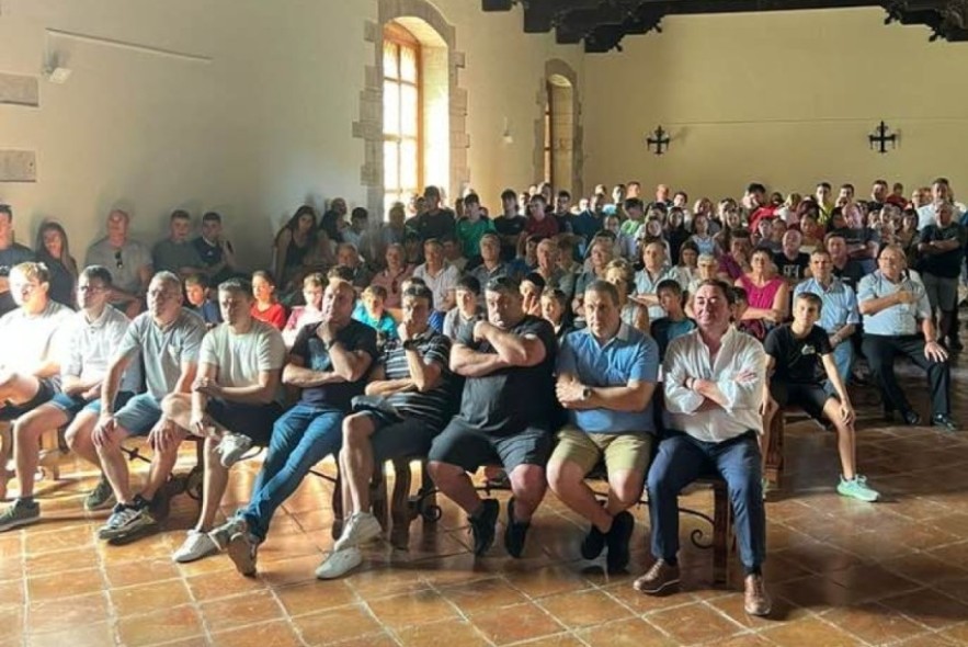 Cantavieja organiza el primer encierro de toros de Aragón por el 25 aniversario de la Peña Taurina