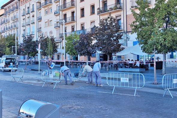 Las brigadas municipales de Teruel realizan tareas de mantenimiento en el pavimento del Óvalo
