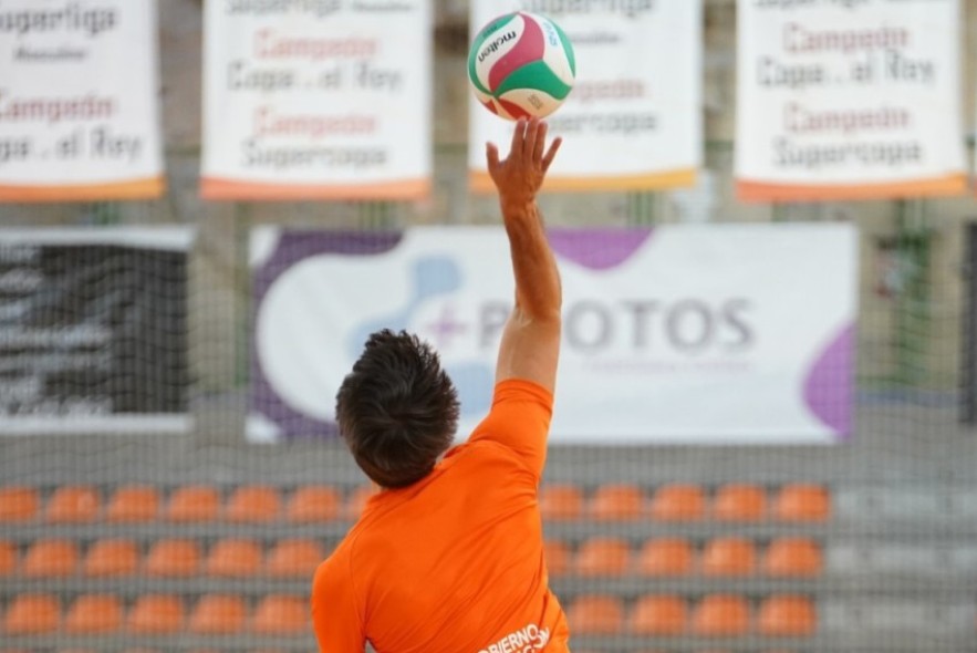 ‘Una historia que vive’: cien páginas sellan dos décadas de vóley en Teruel
