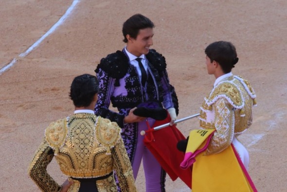 Cónsul Aarón Palacio: triunfo rotundo en la alternativa en Nimes