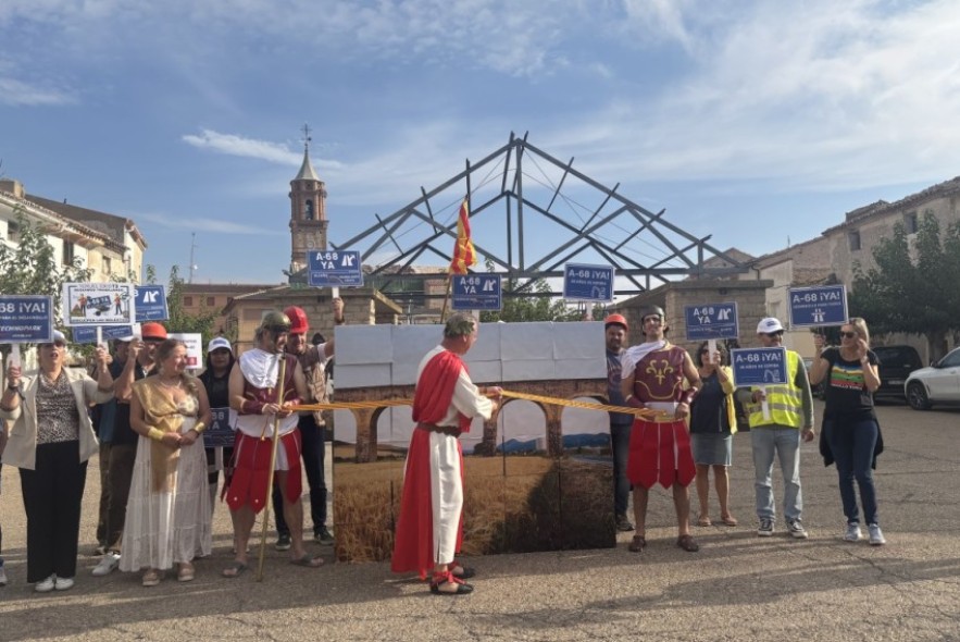 Teruel Existe lleva a Azaila su protesta por la A-68 y el puente sobre el Aguasvivas