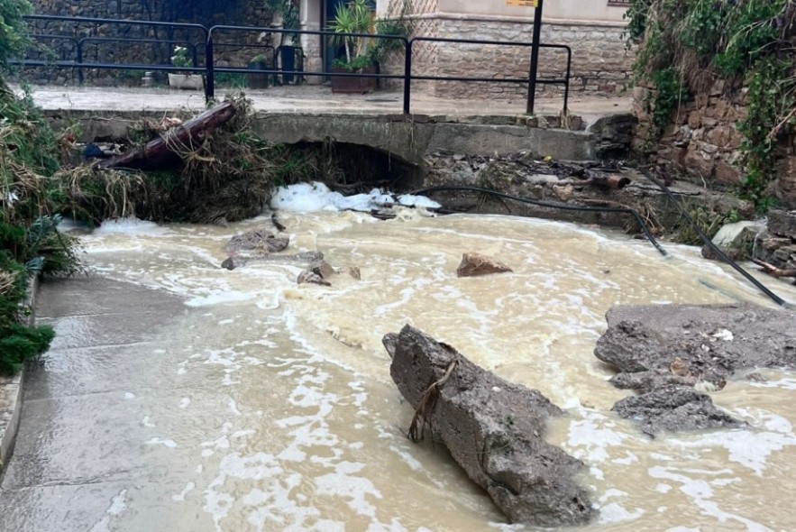 Las fuertes lluvias desbordan los barrancos de Las Parras y dañan el parque Extinción