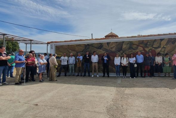 Nace el arte rupestre inclusivo en Alacón con murales visuales, táctiles y auditivos