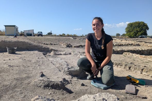Marta Rubio Fuertes, arqueóloga en el yacimiento de La Caridad de Caminreal: “La primera vez que vi, con ocho años, el mosaico de Likine  decidí que sería arqueóloga”