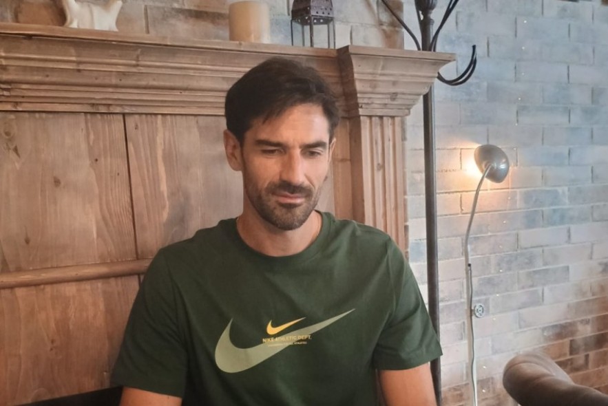 Maxi Torcello, técnico del CV Teruel y autor de ‘Una historia que vive’: “Hay ciclos, a la afición le gusta sentir emoción en la cancha. Pero siempre nos transmiten lealtad”
