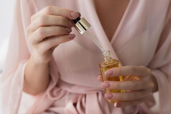 El misterio del botecito pequeño: ¿qué es realmente un sérum?