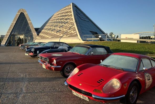 La caravana del Rally Hospederías sale ya en dirección a Motorland