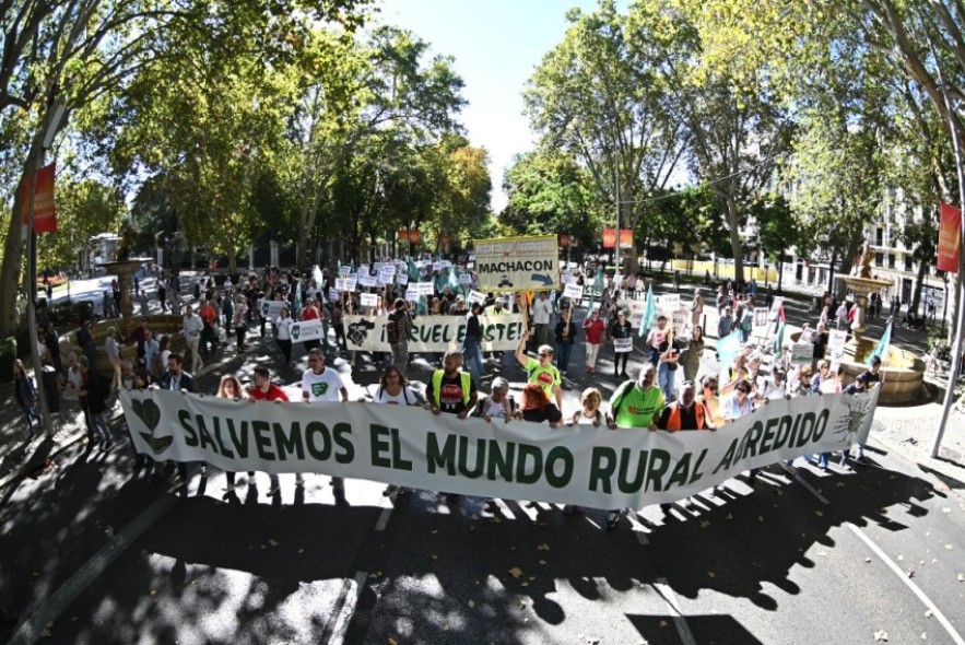 La España rural clama en Madrid contra las macrorrenovables que explotan sus pueblos