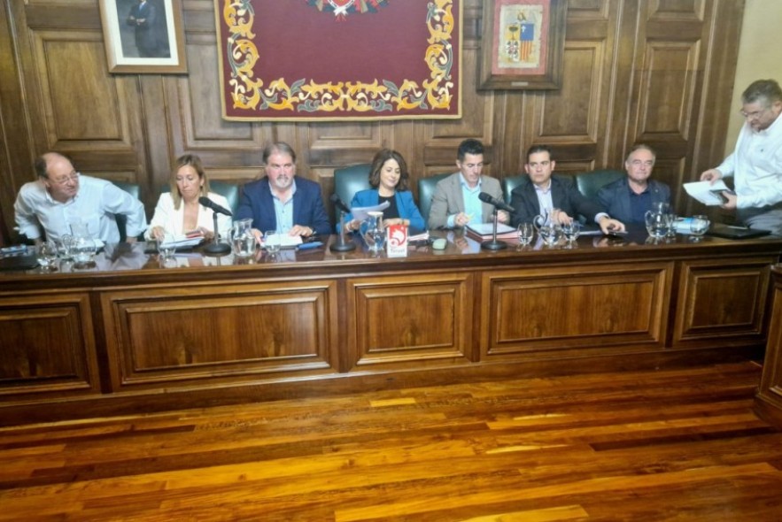 La alcaldesa de Teruel anuncia en el pleno municipal la reforma del pavimento y redes del paseo del Óvalo