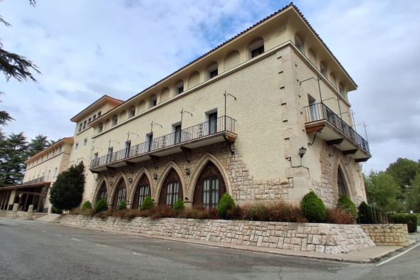 Azcón pide que dimita Alegría al confirmarse los encuentros de Ábalos en el Parador