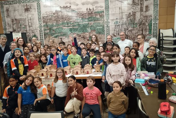 40 escolares y veinte mayores participan en un taller intergeneracional en Alcañiz