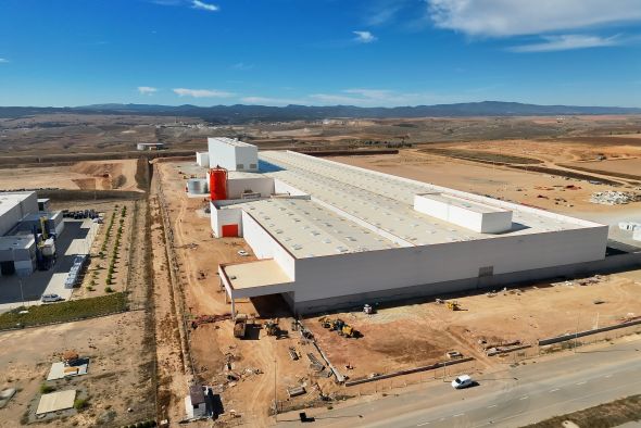 Aratea ultima  la instalación  de la maquinaria en la fábrica de Platea