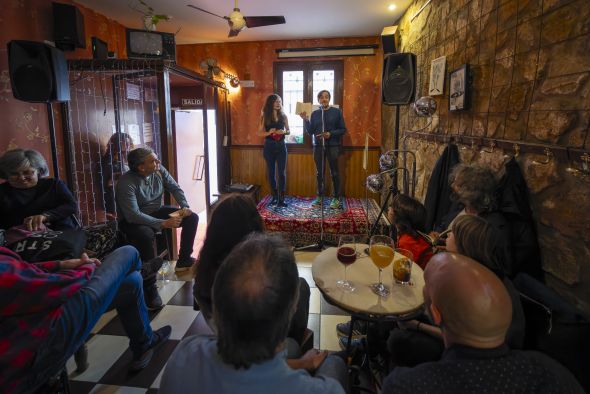 La Plataforma de Poetas por Teruel reúne a propios y extraños en Los Libros de los Demás