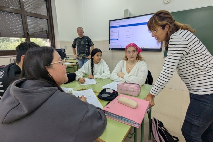 Atriles, pantallas lupas  o braille, lo que haga falta para que la integración en el aula sea total