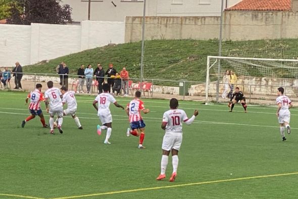 El CD Utrillas pierde ante el Monzón  y se acerca al precipicio del descenso (1-2)