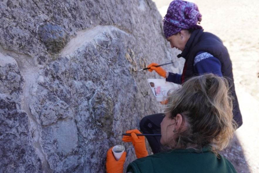 La Fundación Dinópolis desarrolla una nueva metodología para potenciar la visualización de las huellas de dinosaurios