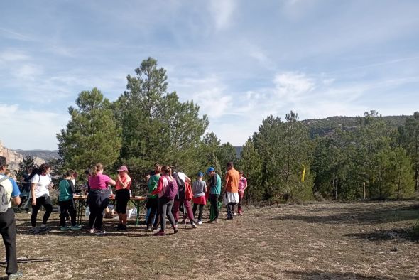 200 caminantes participan en la XXI Marcha de Otoño en Pitarque