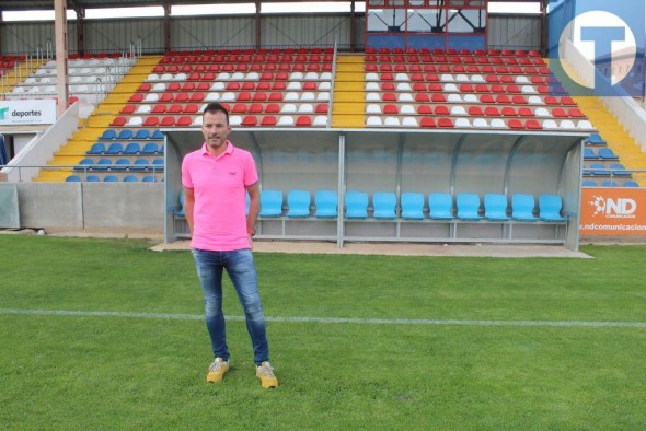 Dani Aso, entrenador del CD Teruel, apuesta por una plantilla polivante ante las dificultades económicas