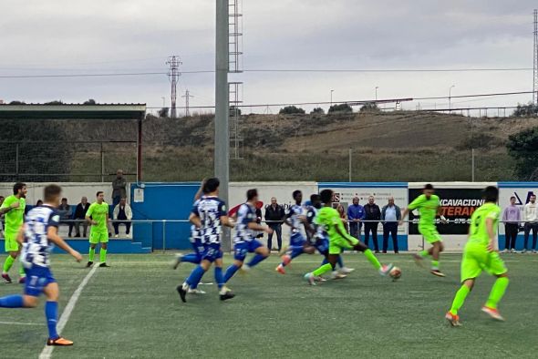 El Utrillas se pone en pie para rescatar un punto de Tamarite y seguir con vida (2-2)