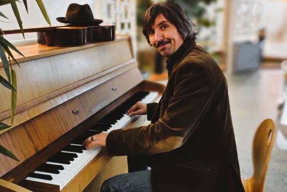 Alejandro Luances, músico: “En España no estamos a la altura en el cuidado a los ancianos, no  es más que otro nicho de negocio”