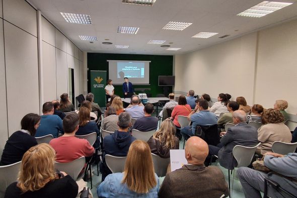 Más de 300 empresas  y autónomos turolenses conocen Verifactu