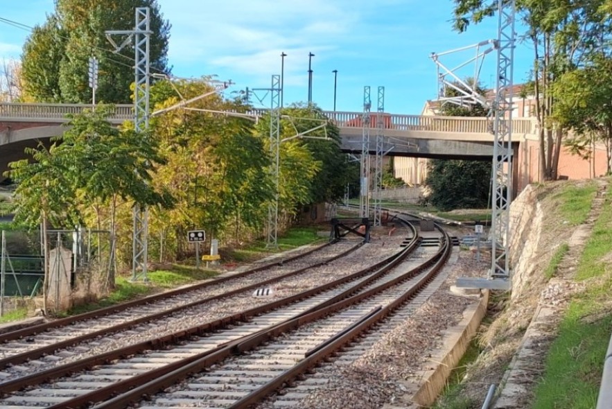 Los ferroviarios discrepan con  la solución para ampliar el gálibo en el puente de la Equivocación